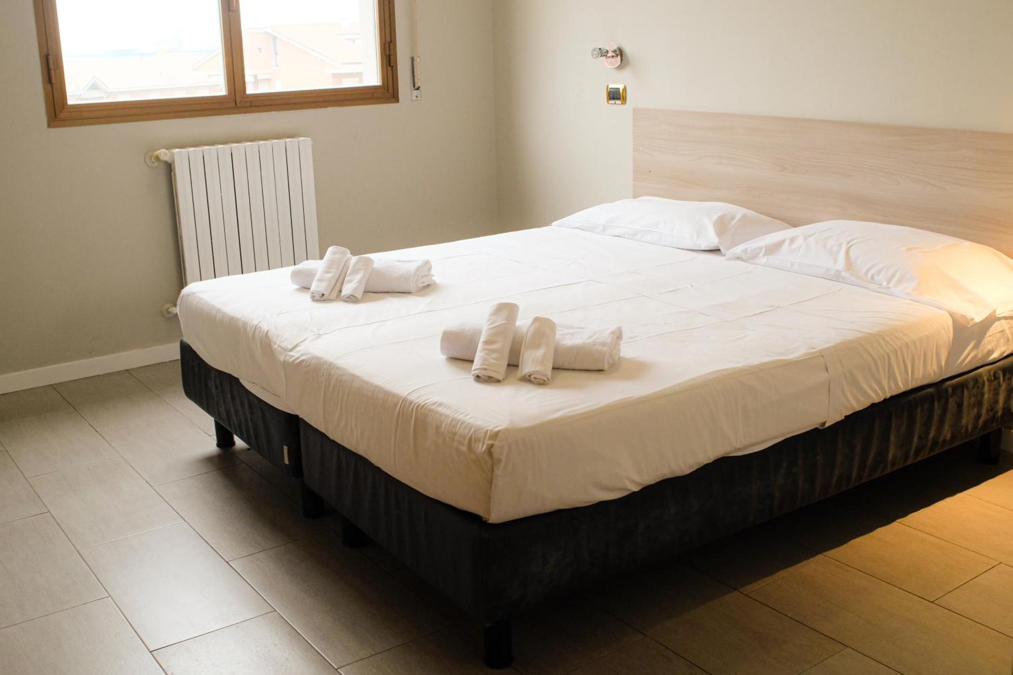 Hp Fly Hotel Bologna Calderara di Reno Kültér fotó